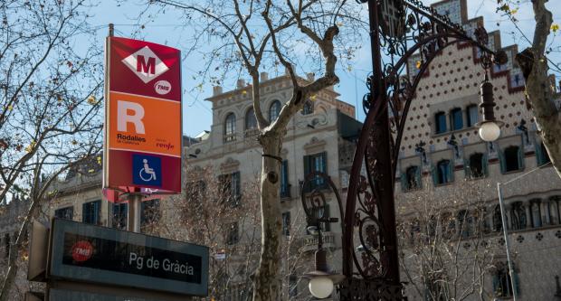 Barcelona Passeig de Gracia metro stop - Barcelona Passeig de Gracia metro  line 3 station